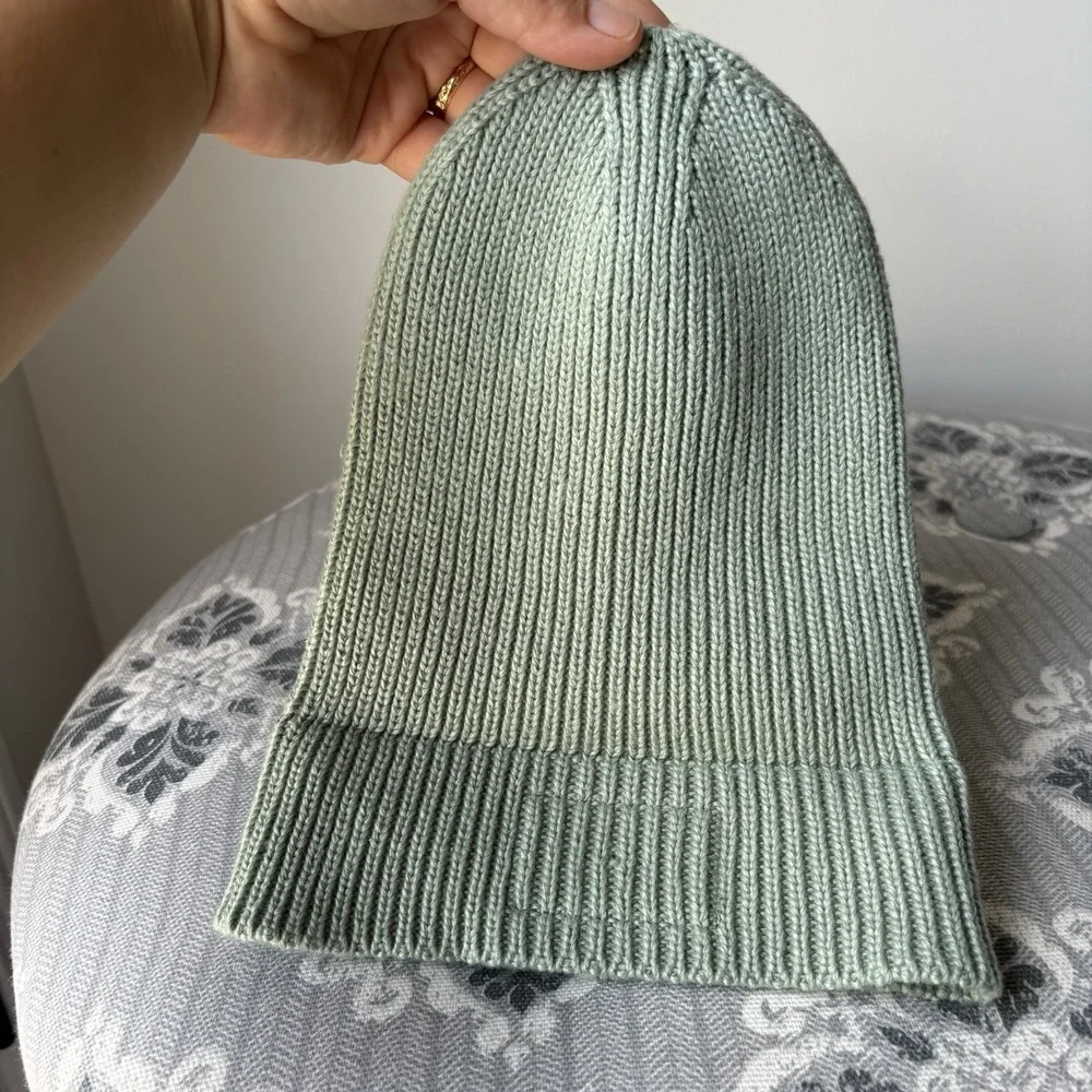 The North Face Green Knit Beanie Unisex Kids One Size Logo Winter Hat NWOT
